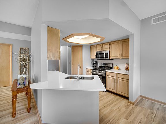 5th image of 510 Glade Pl