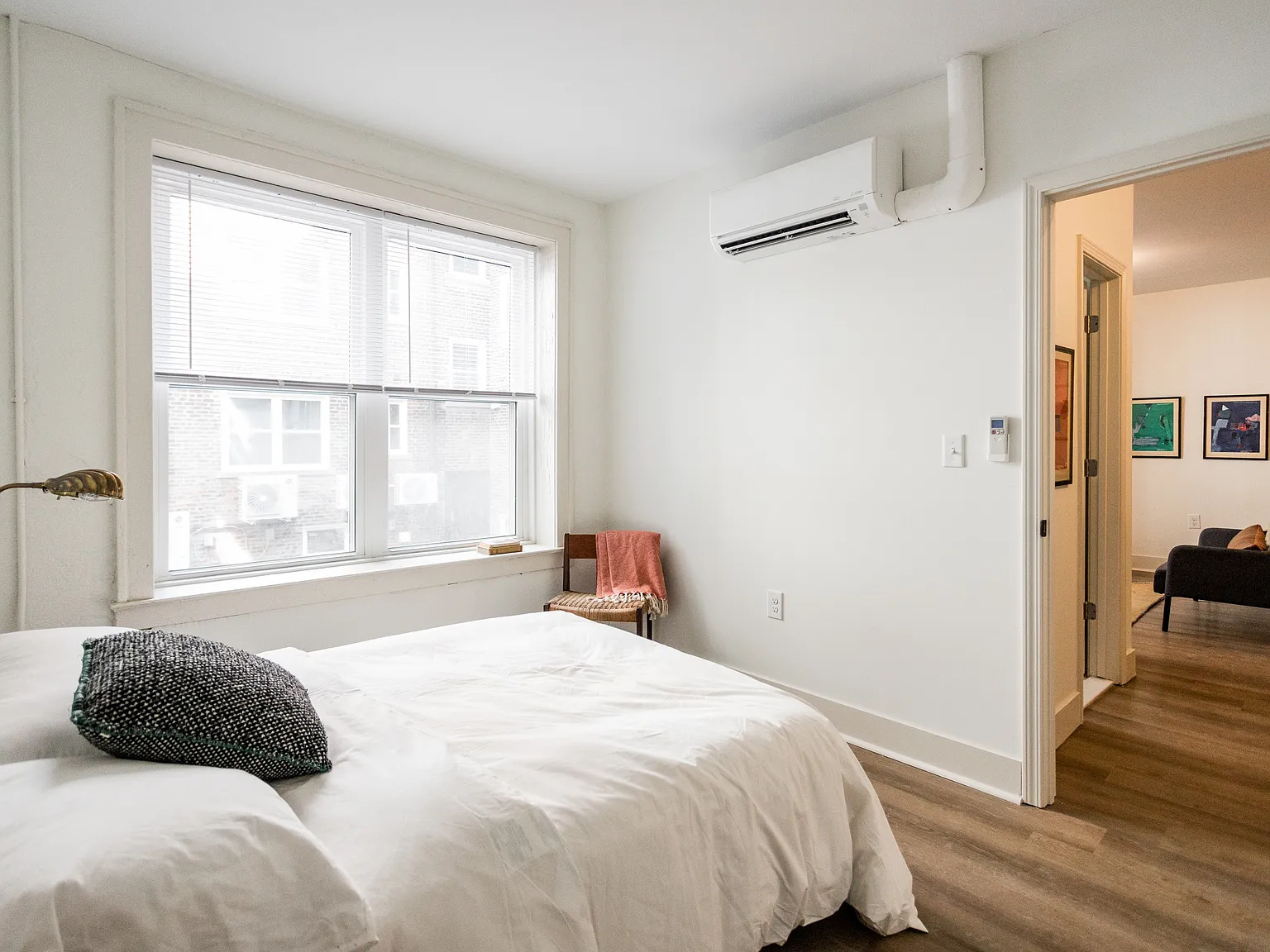 660 Hazelwood — Photo 3