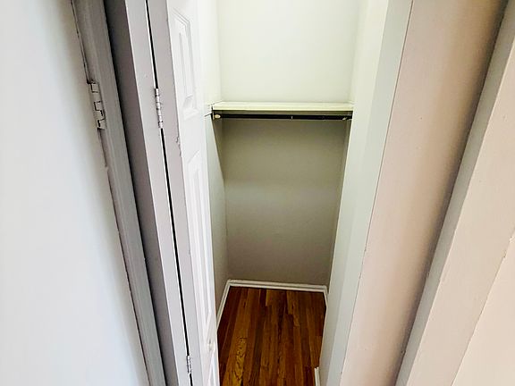 4th image of 4242-44 N Sheridan Rd #106