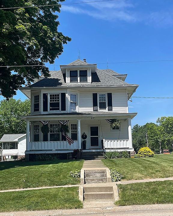 Awesome Porch w/ Swing