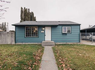 629 E 2nd St, Grandview, WA 98930
