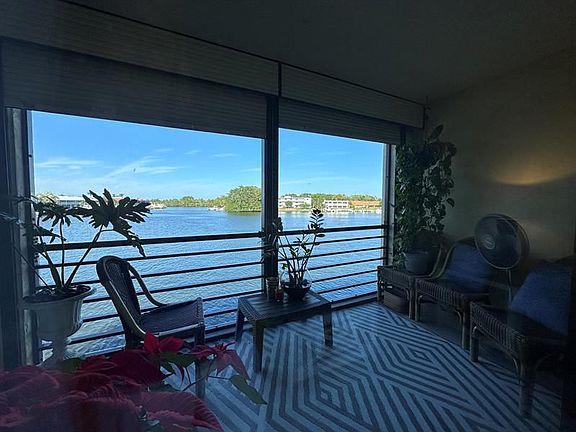 4th image of 313 Lake Cir APT 211