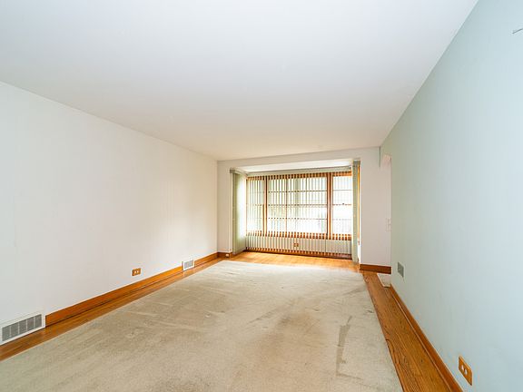 3rd image of 6112 N Oriole Ave