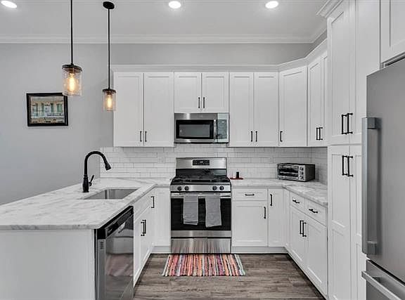 4th image of 3505 Urquhart St