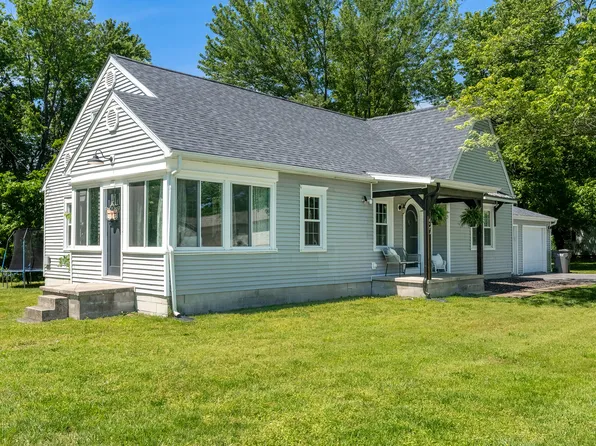 1627 S Division St, Carterville, IL 62918