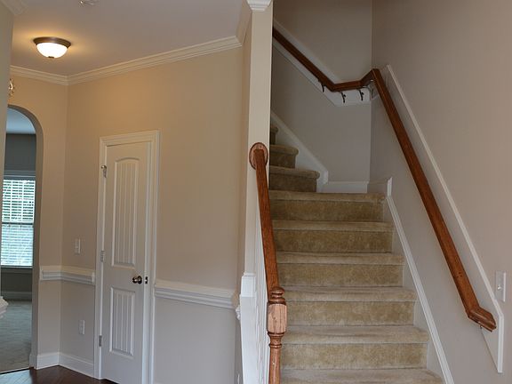 5th image of 221 Vinewood Pl