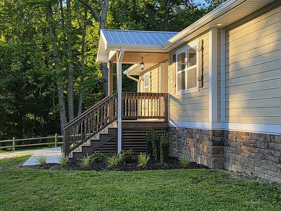 3rd image of 590 Litton Rd