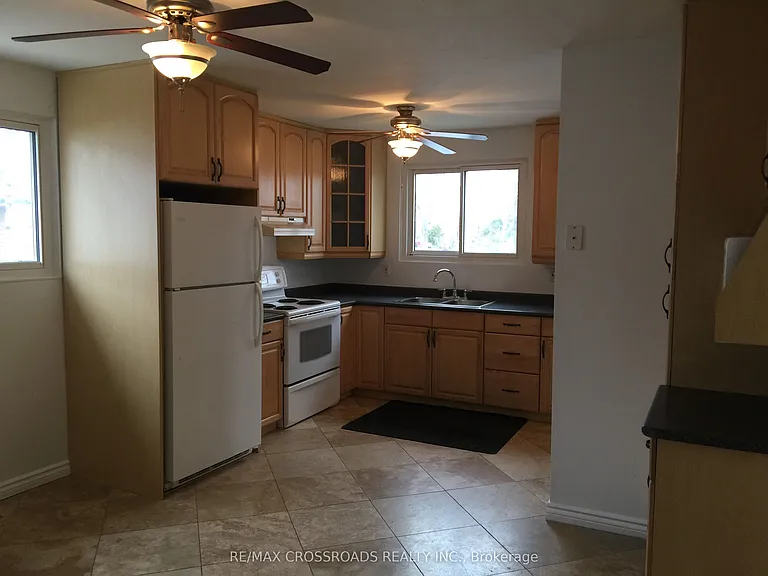 11 Lawnhurst Dr — Photo 4