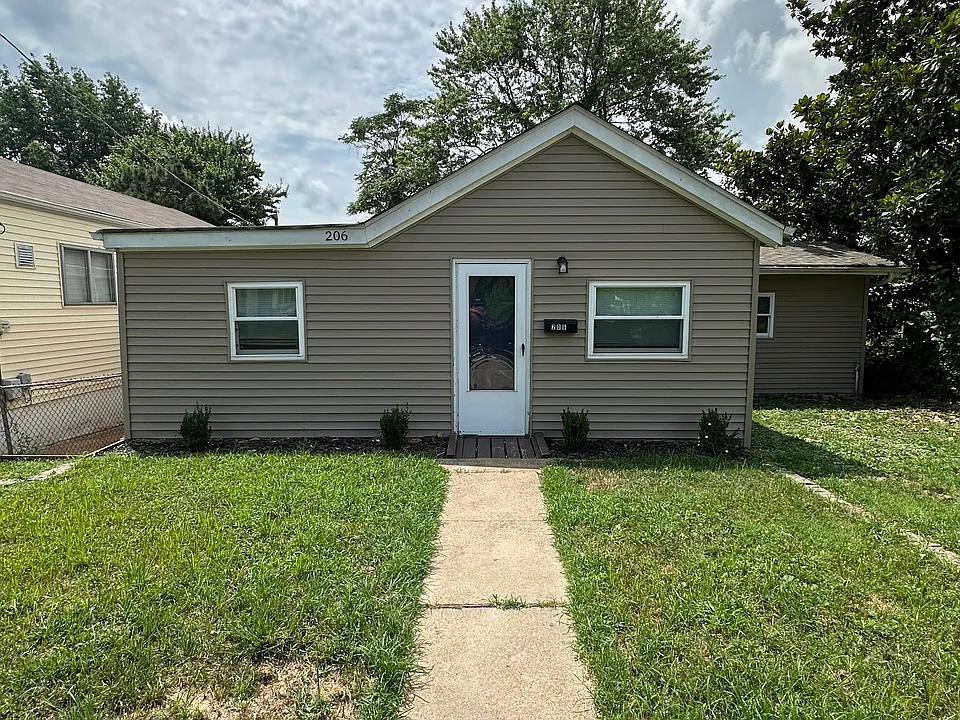 206 W Holden Ave