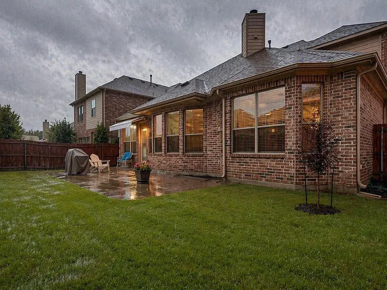 4651 Phillip Dr — Photo 4