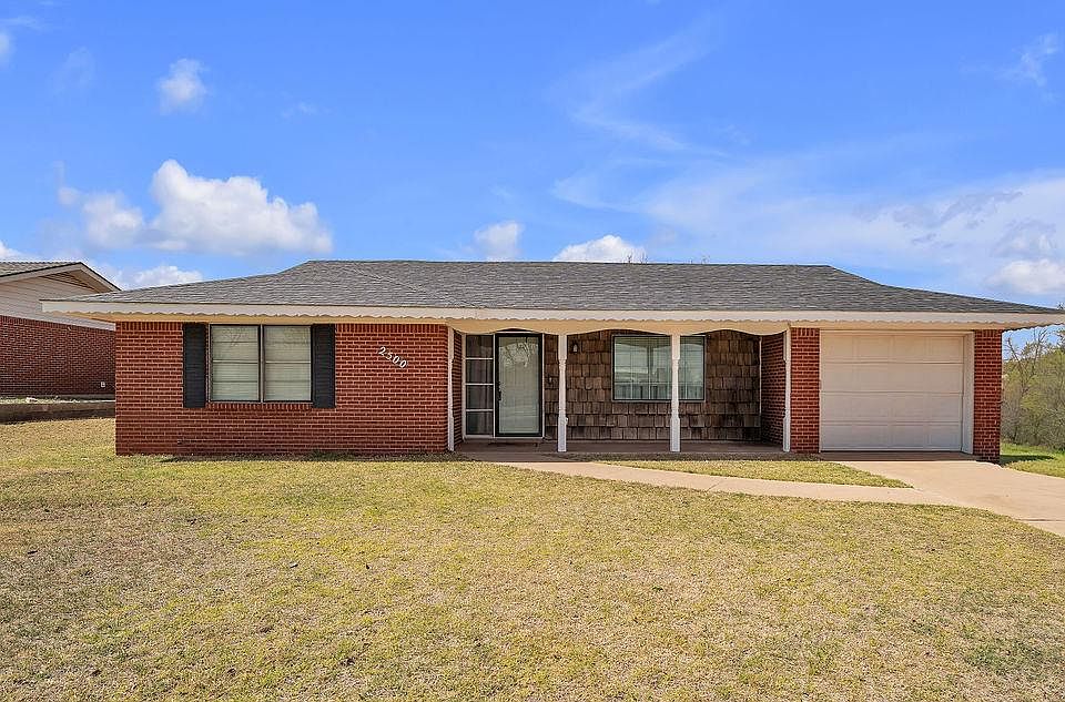 1st image of 2500 Larry Dr