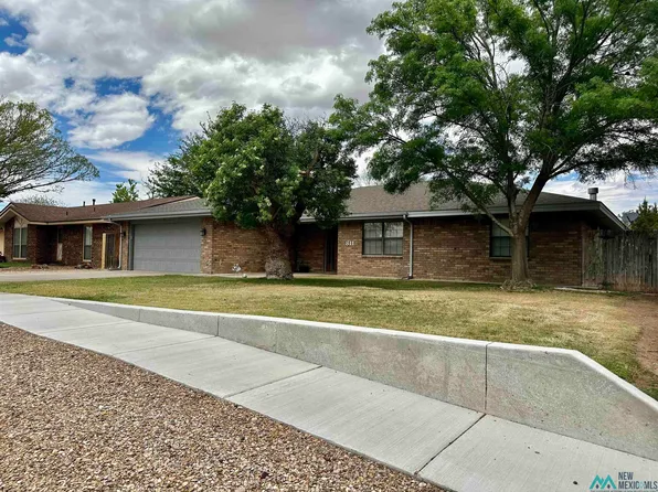 811 Monterrey Dr, Roswell, NM 88201