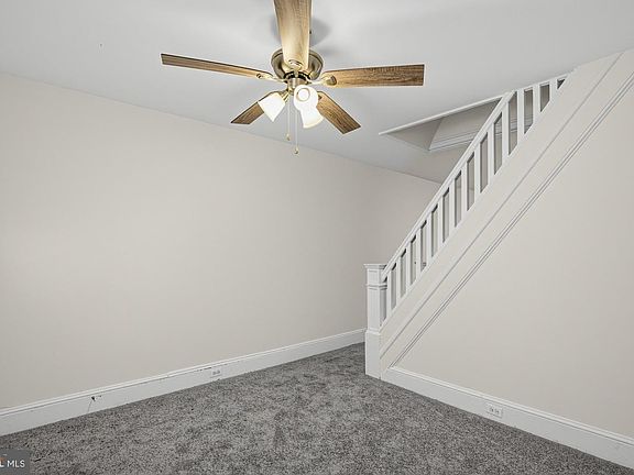 5th image of 2755 Helen St