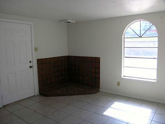 4th image of 3912 Panama Way