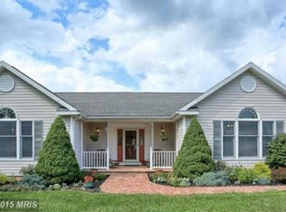371 Stayman Dr, Falling Waters, WV 25419