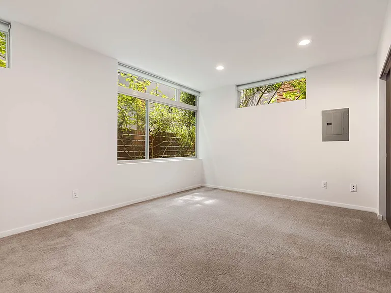 724A Martin Luther King Jr Way — Photo 3