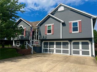 1104 NE Woodbury Ct, Lees Summit, MO 64086