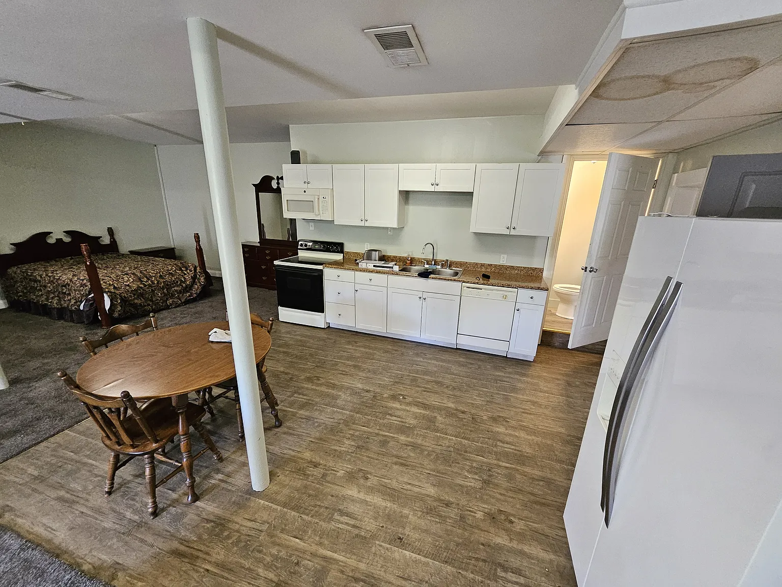 Studio, 1.5 bath, 1000 sqft, $1,200 — Photo 4