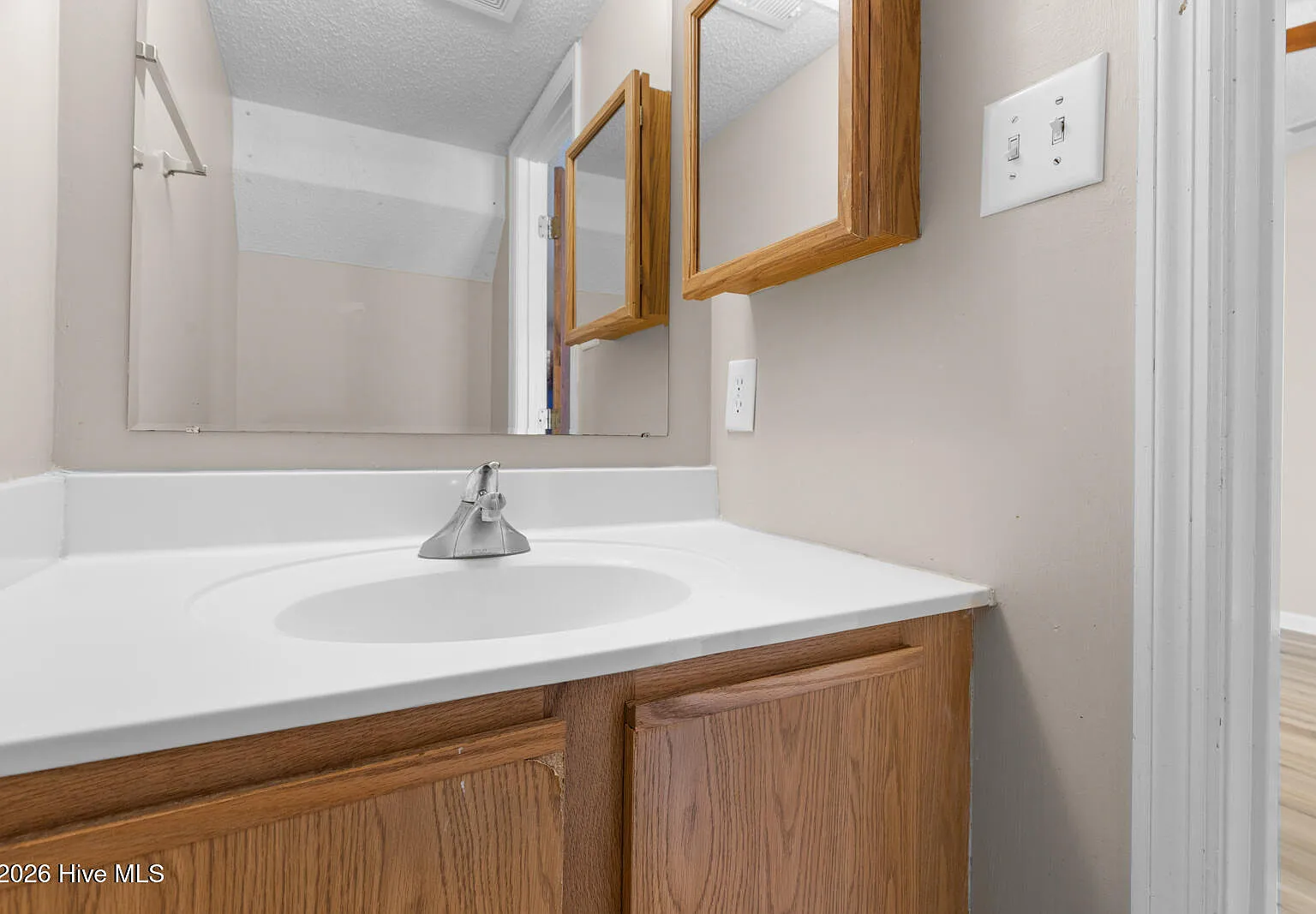 2 bed, 2.5 bath, 992 sqft, $1,250 — Photo 4