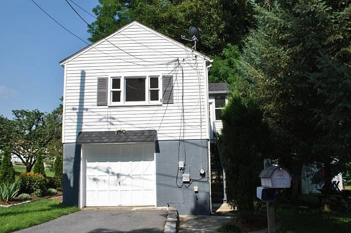 Driveway/Garage