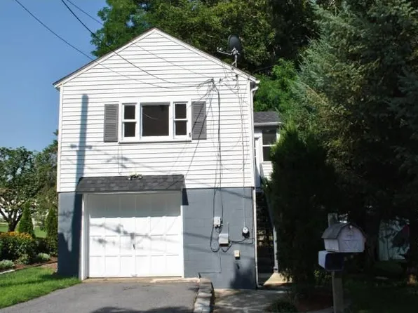 1412 Farragut St, Easton, PA 18040
