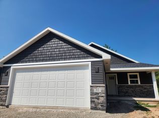 37 Ash Grove Pl, Kaukauna, WI 54130