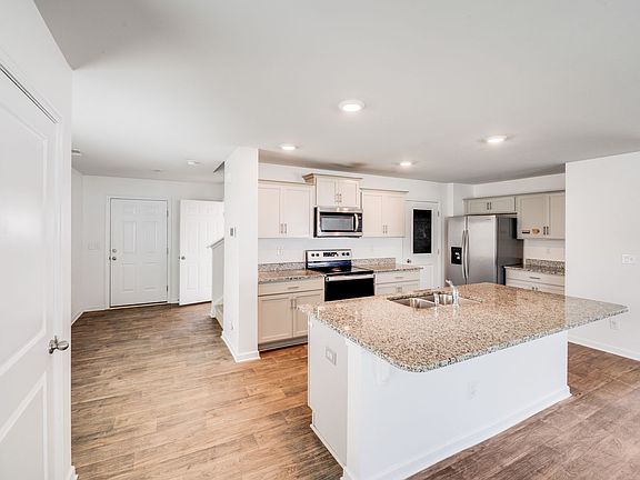 4th image of 3255 Winesap Dr
