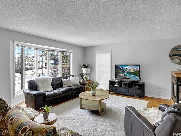 4th image of 3120 Retallack St