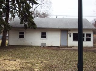 1512 Hedge Rd, Champaign, IL 61821