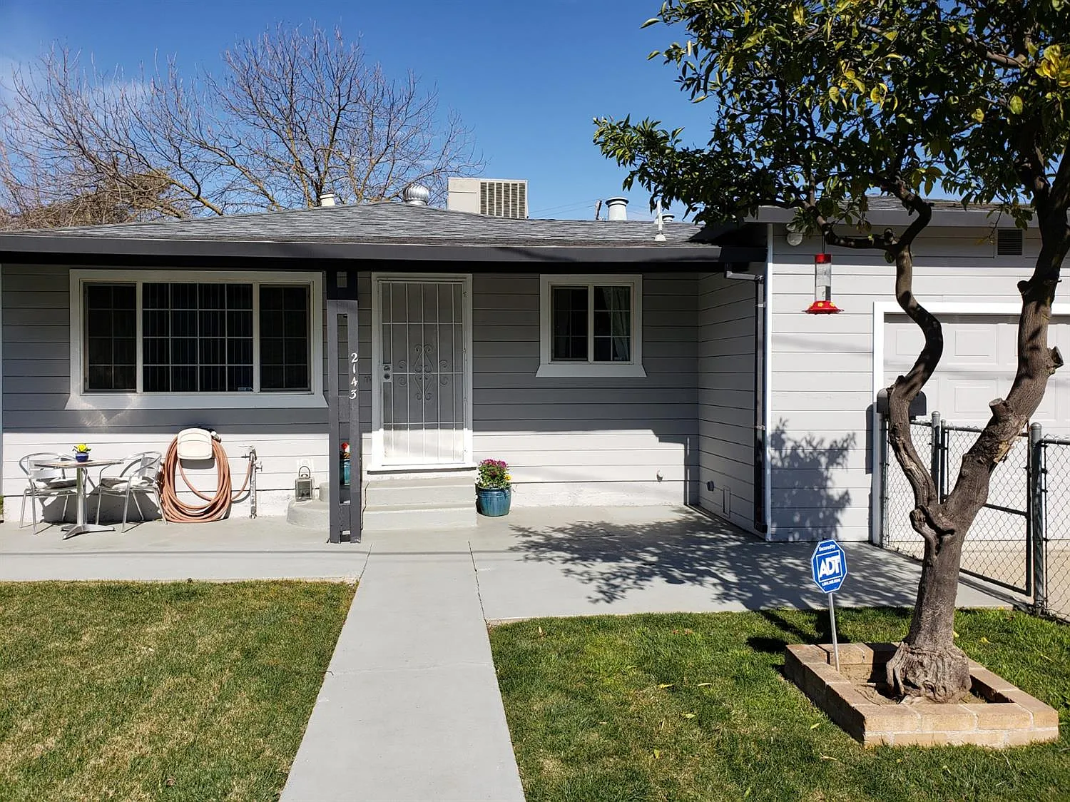 2143 W Park St photo 1