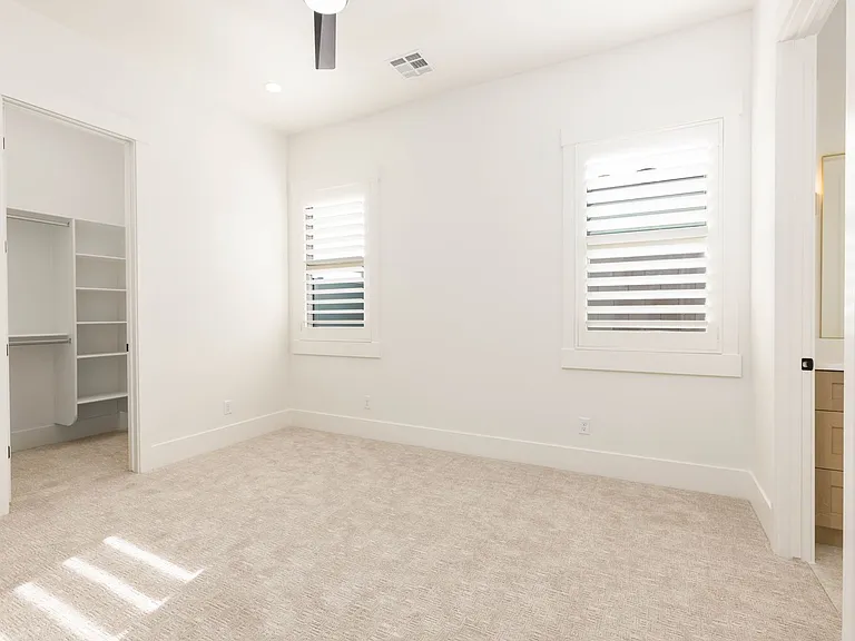 345 E Sidbury Rd — Photo 22