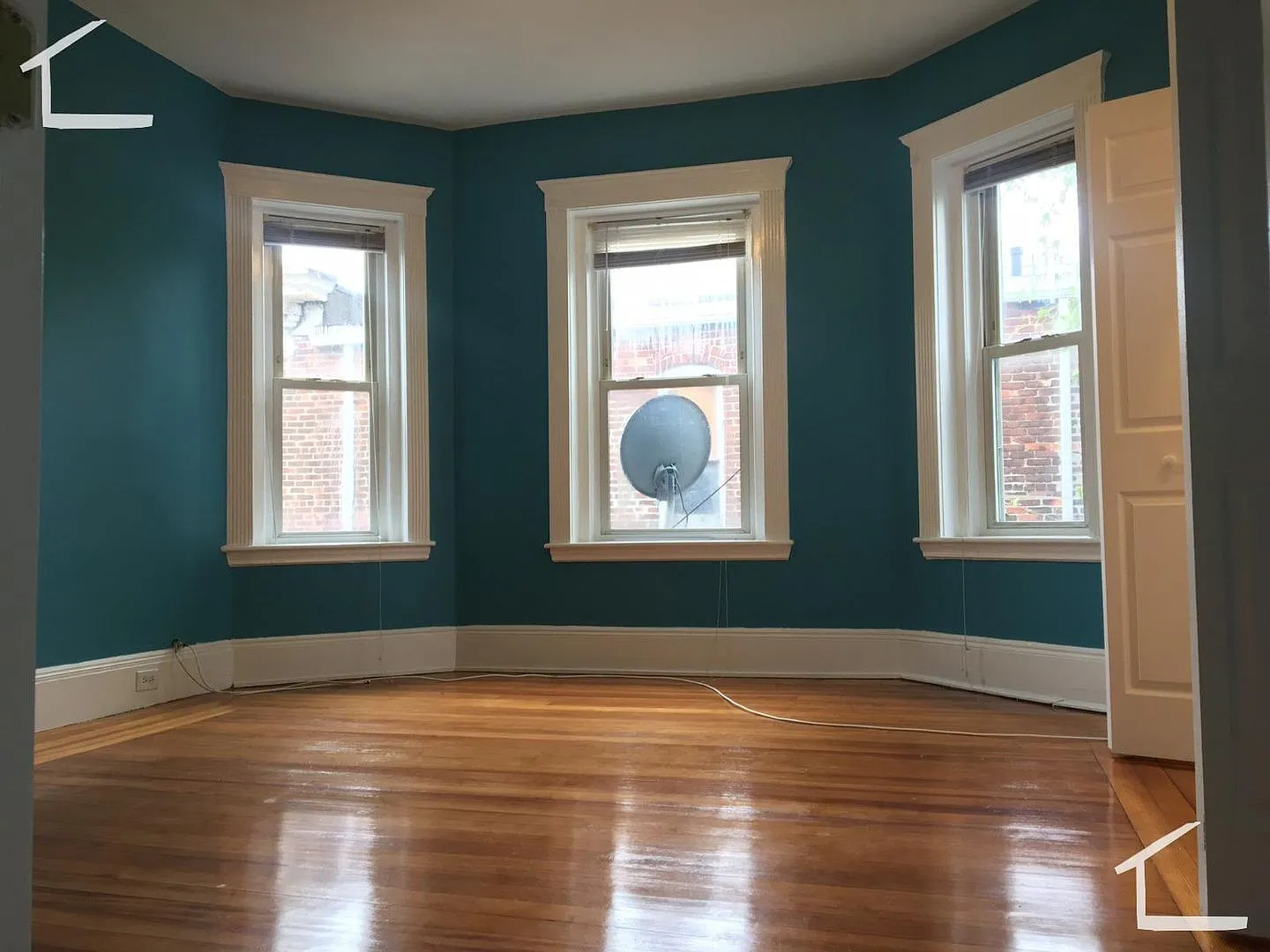 NIce 3 bed in allston — Photo 4