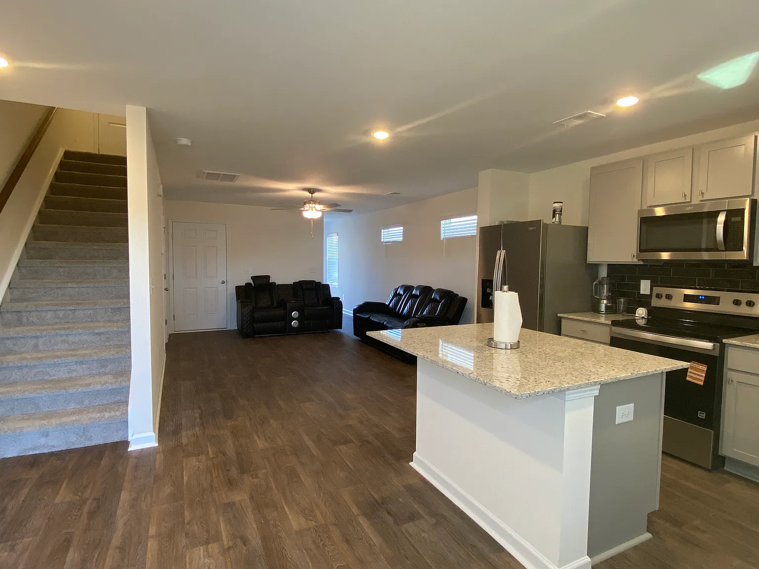 1 bed, 1.5 bath, 1510 sqft, $700 — Photo 2