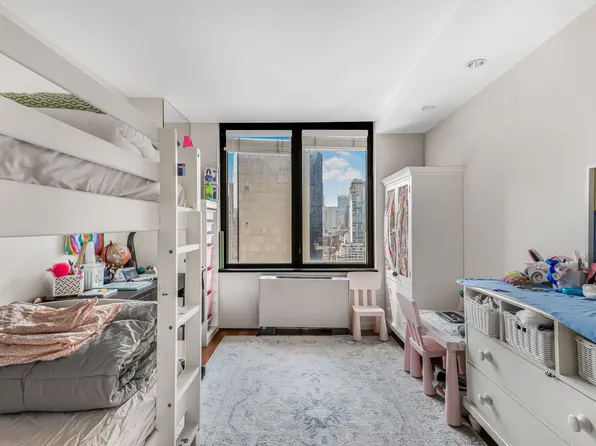 330 East 38th Street image 10 of 27