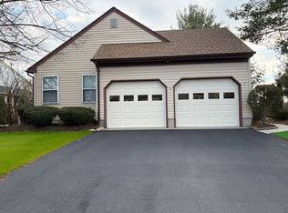 2 Ethan Allen Dr, Monroe Township, NJ 08831