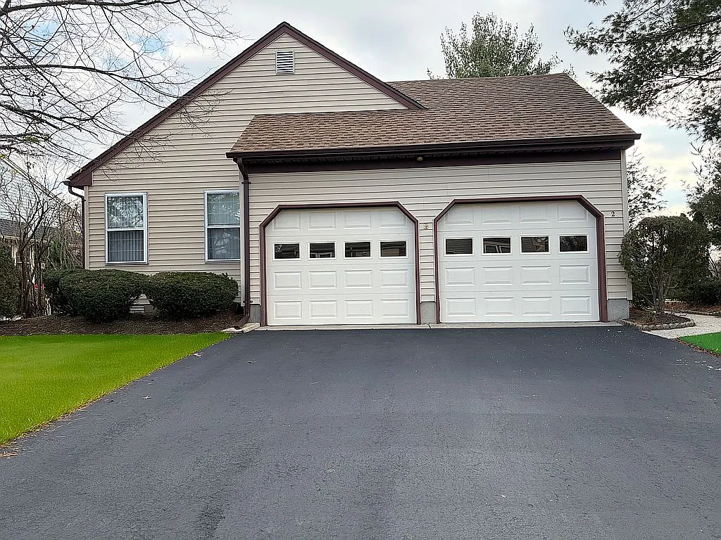 2 Ethan Allen Dr photo 1