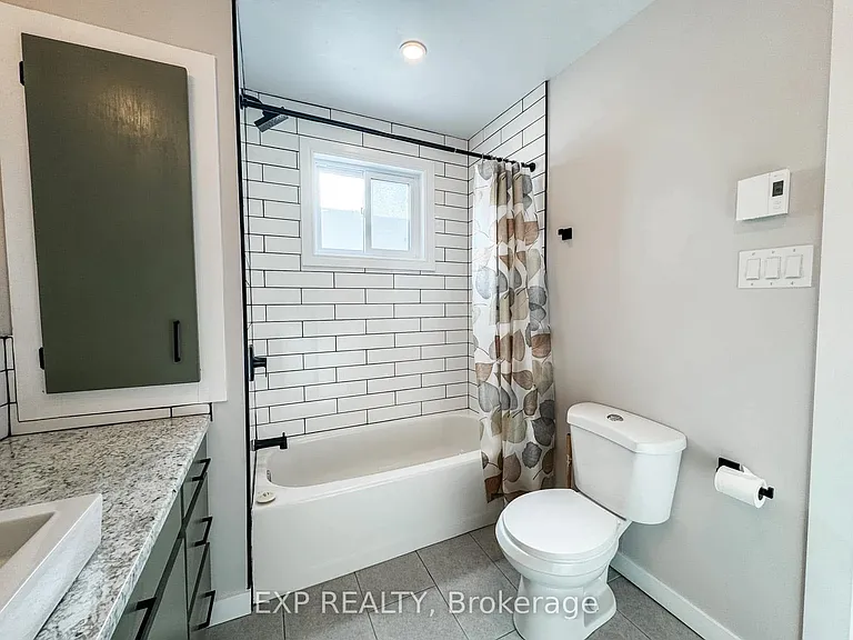 4515 Ste Catherine St #B — Photo 8