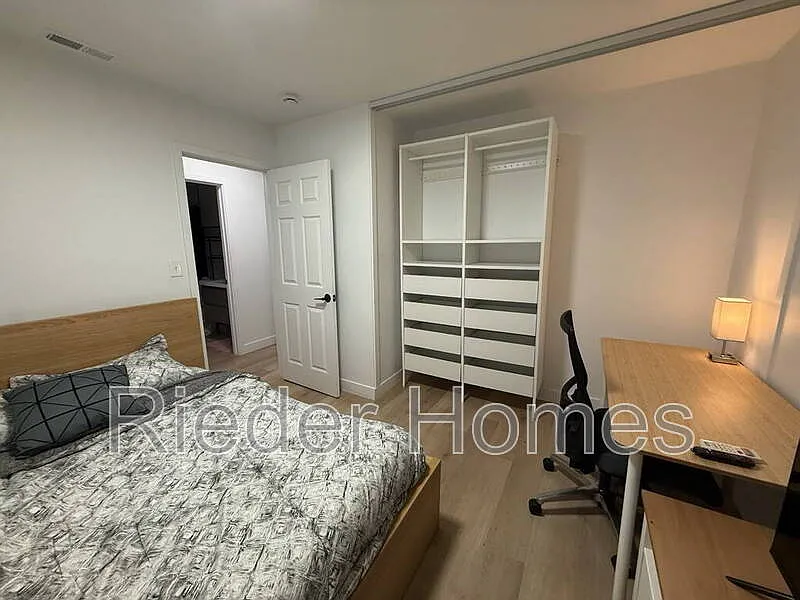 Studio, 1.0 bath, $1,250 — Photo 4