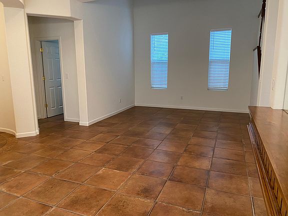 3rd image of 5012 Crest Dr
