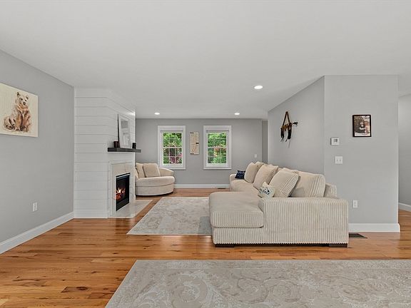 5th image of 23 Hager Park Rd