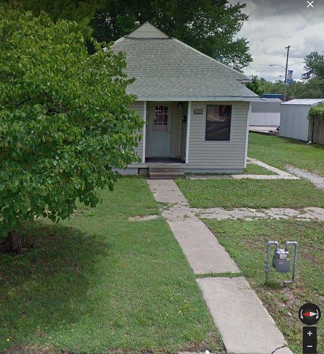 2nd image of 110 N 10th St
