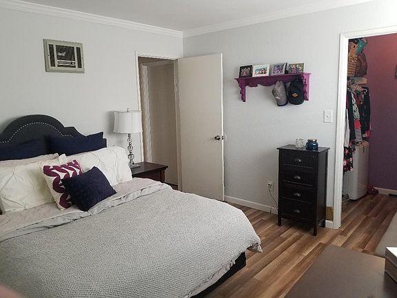 3rd image of 4734 35th St