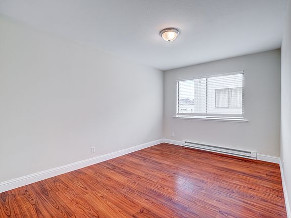 5th image of 2550 Sloat Blvd #6
