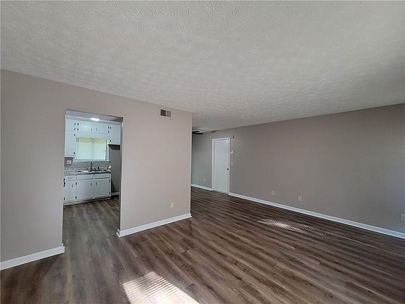 2nd image of 3411 Rolling Ridge Rd