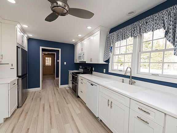 5th image of 50 Meadowbrook Ln