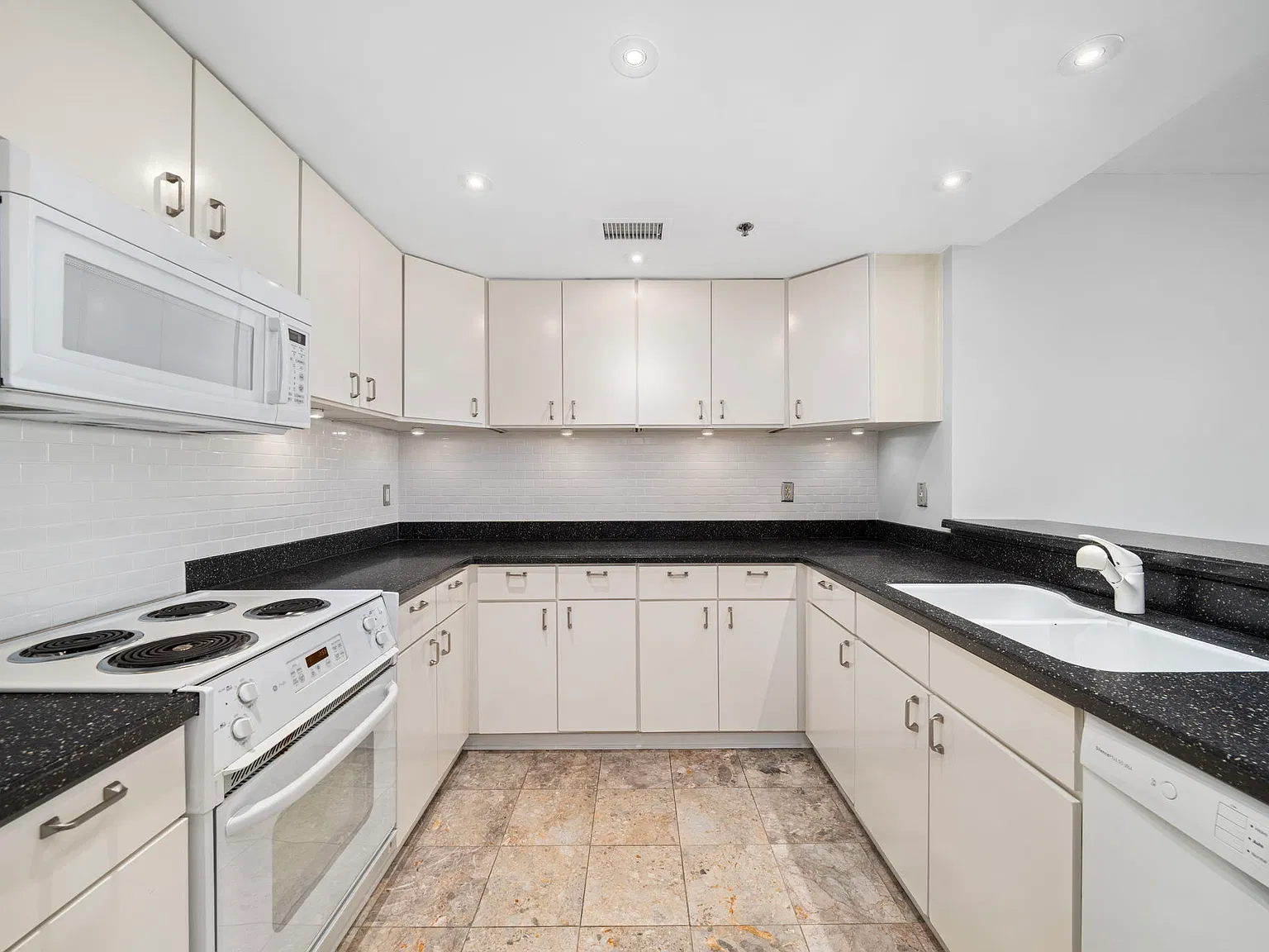 2 bed, 2.5 bath, 1180 sqft, $2,550 — Photo 3