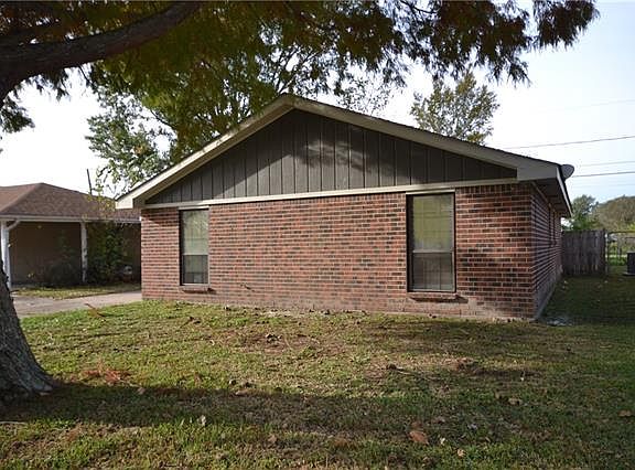 3rd image of 107 Dianne Dr