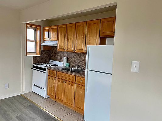 4th image of 149 Highland Ave #1B