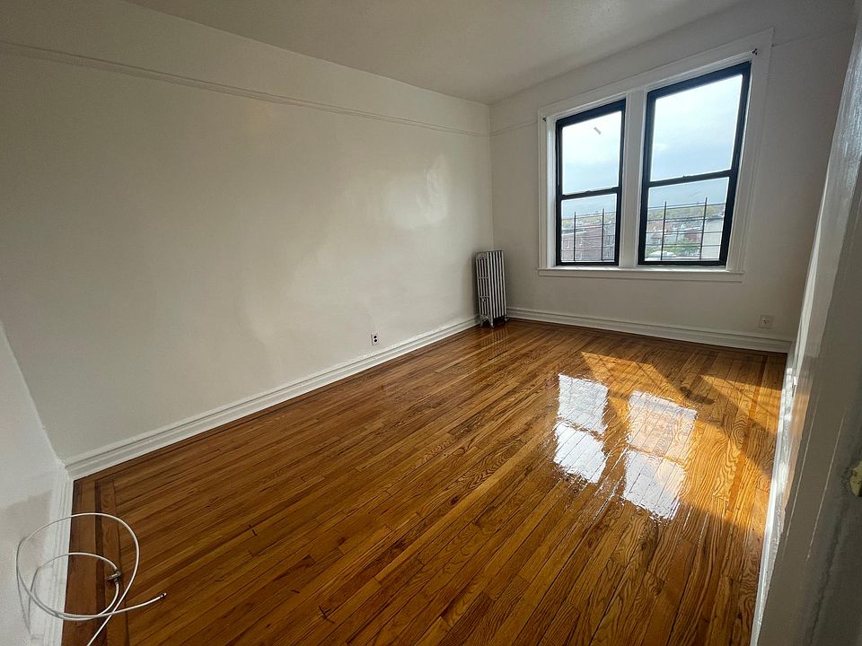 2nd image of 871 E 220th St APT 21