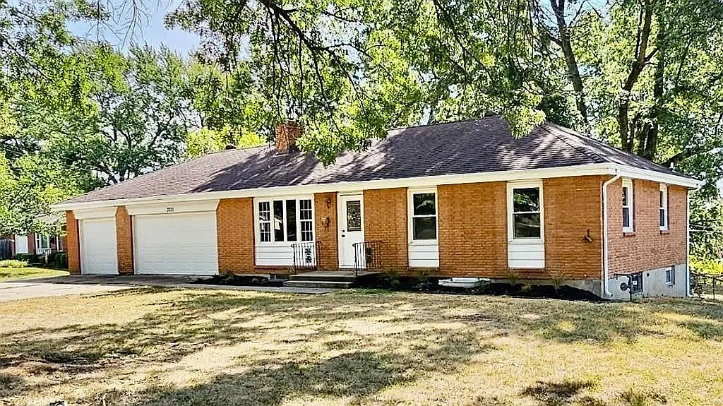 4 bed, 2000 sqft, $2,500 — Photo 1